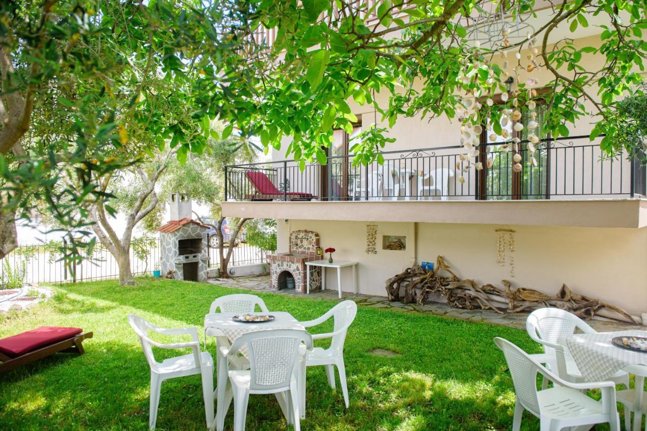 Dili Apartments Ierissos Exterior foto