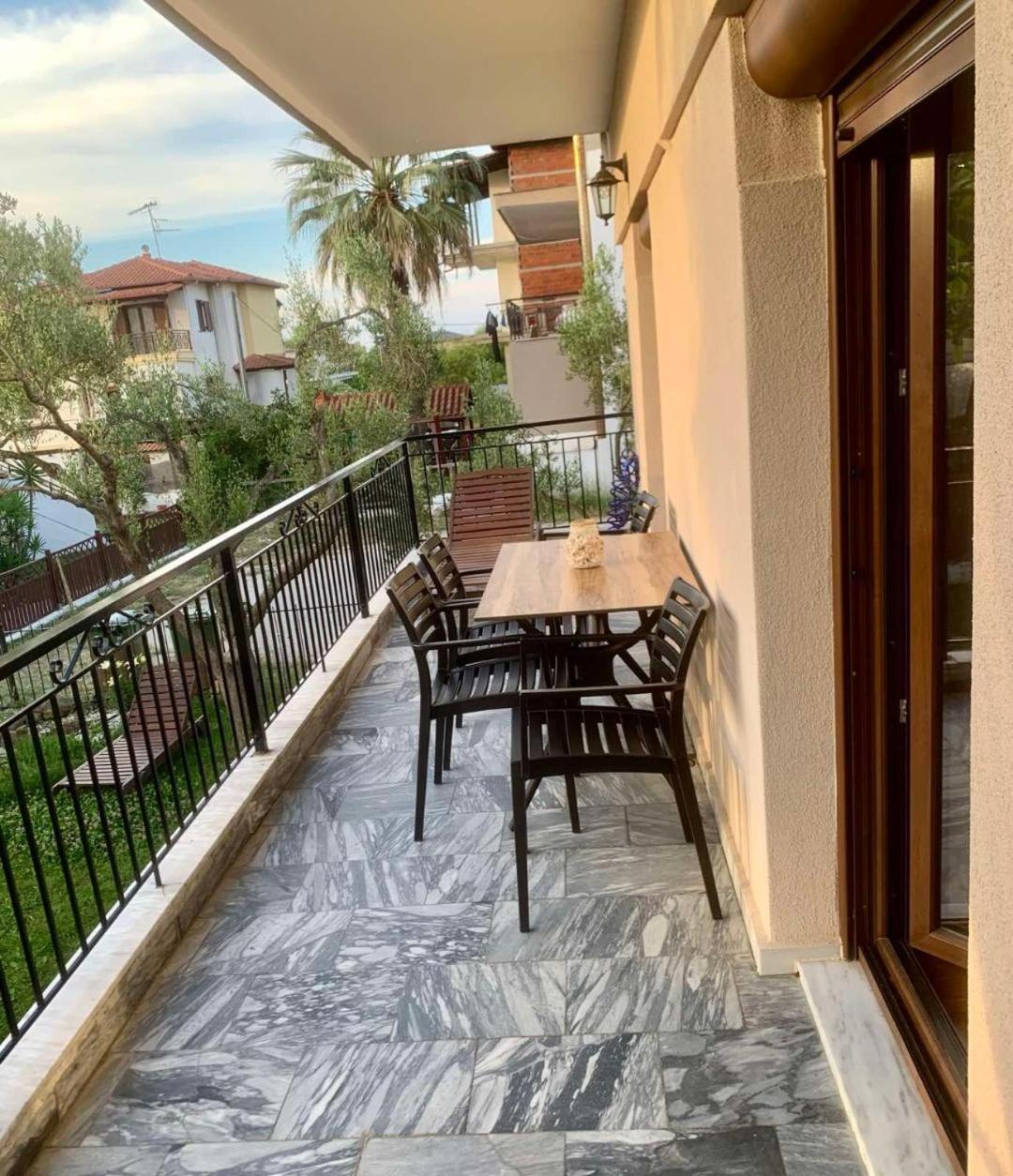 Dili Apartments Ierissos Exterior foto